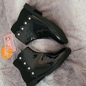 Girls Faux Patent Leather Pearl Boots size 11